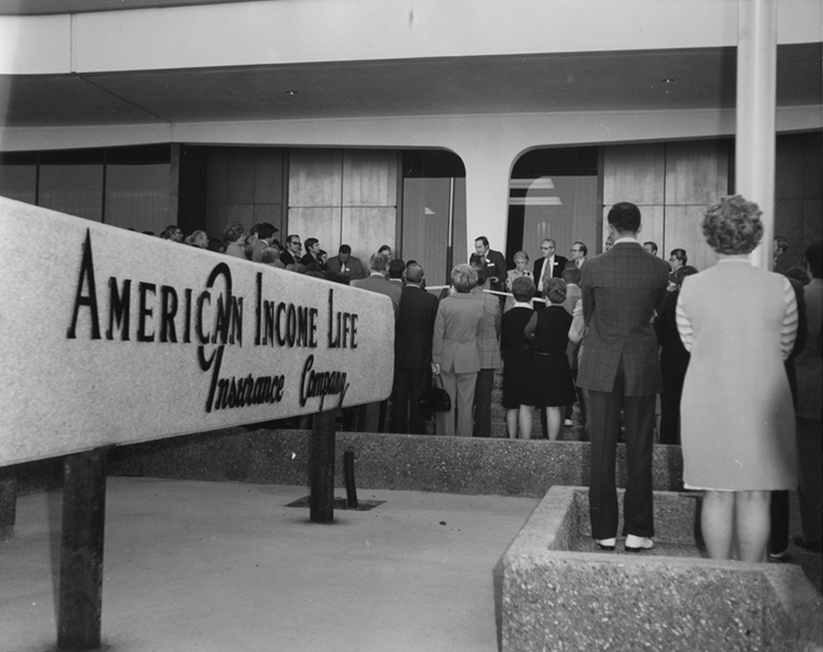 1961

American Income Life begins selling to labor unions and provides features not offered by other insurers.